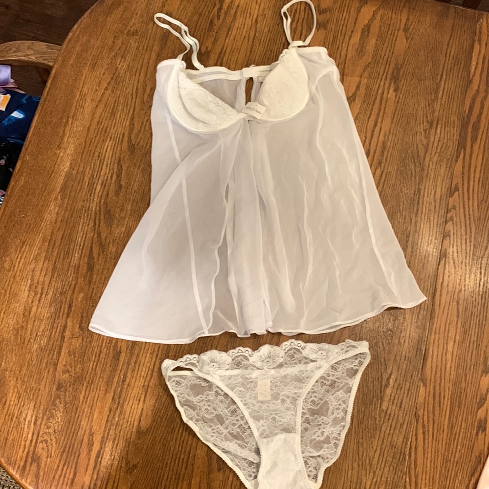 NWT. Two piece silk and satin srt